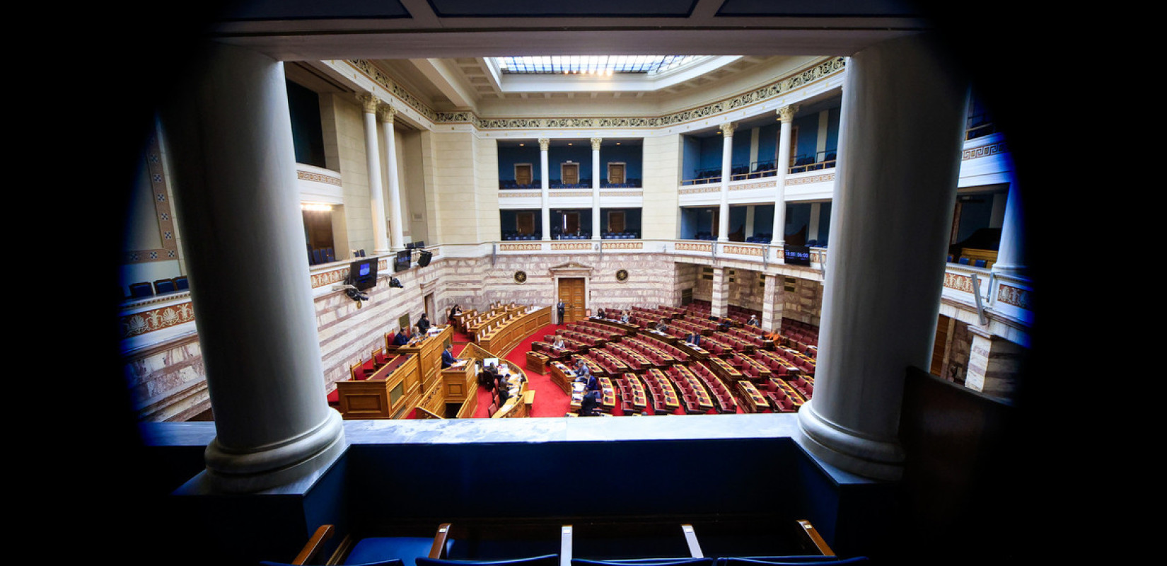 Αναβολή ημερίδας για το Δημογραφικό από τη Βουλή λόγω του πένθους για τα Τρίκαλα