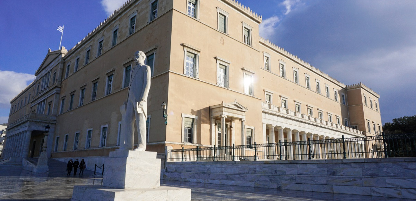 Η μάχη για τη δεύτερη θέση  και τα σενάρια για τον επόμενο πρωθυπουργό