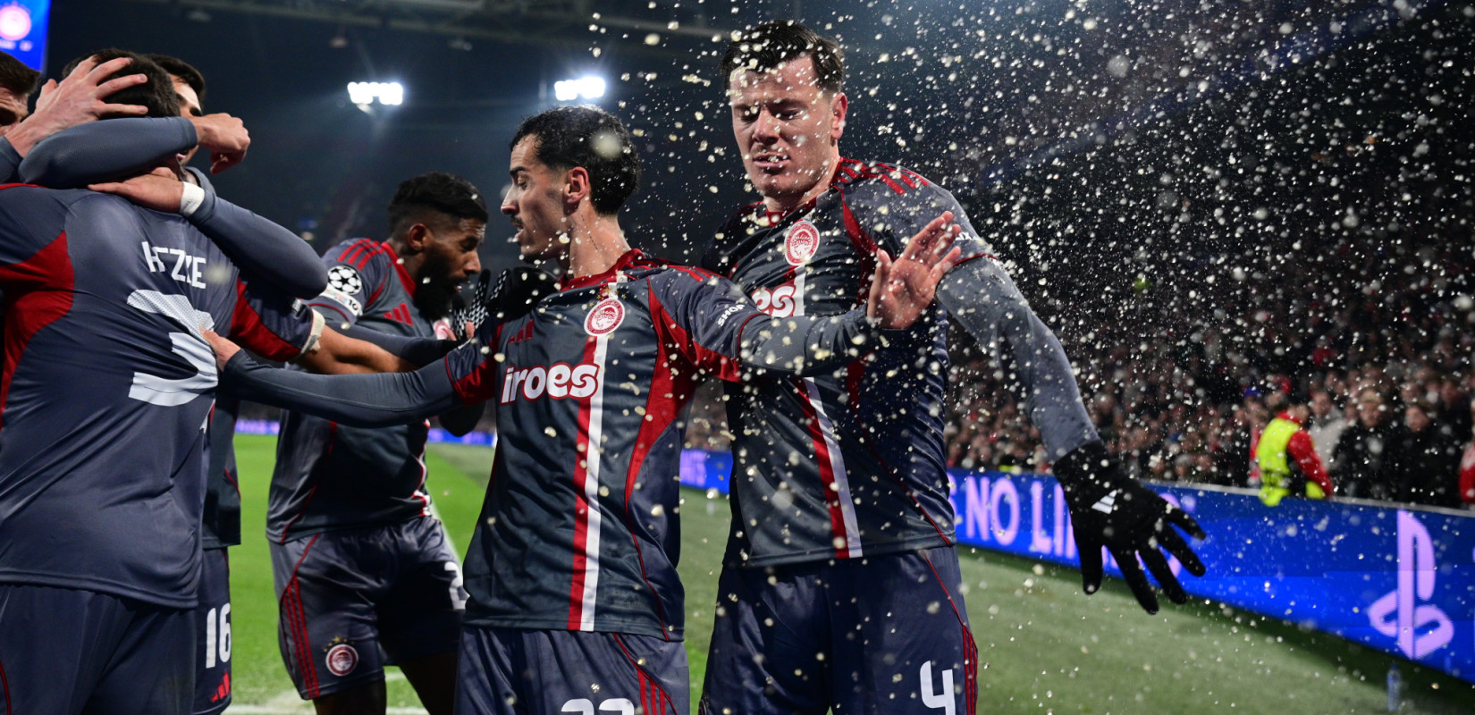 Champions League: Ο Ολυμπιακός προκρίθηκε στα πλέι οφ με μεγάλο διπλό επί του Άγιαξ (βίντεο)