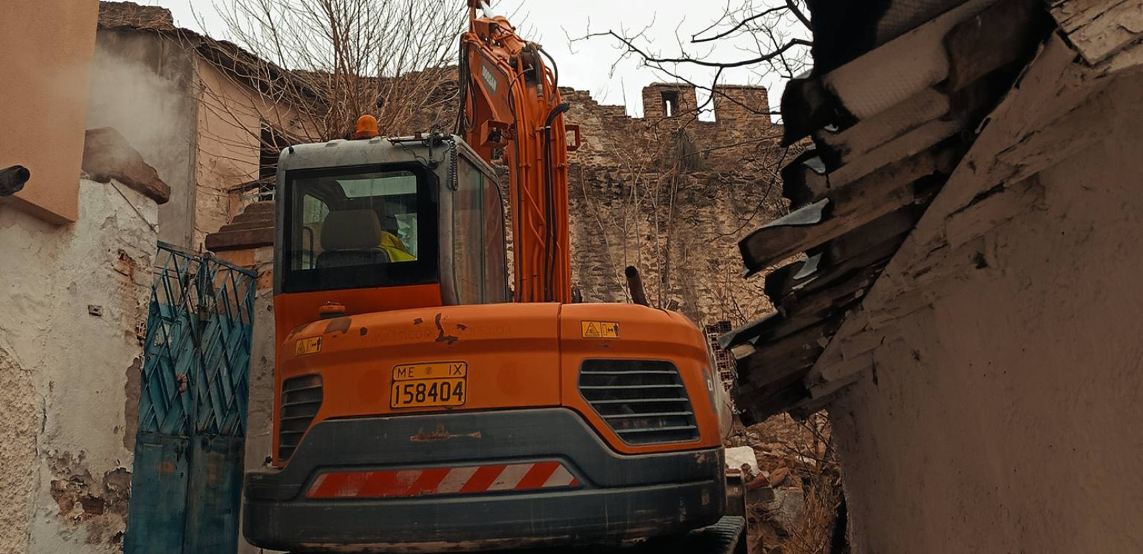 Θεσσαλονίκη: Σε εξέλιξη κατεδαφίσεις ετοιμόρροπων και εγκαταλελειμμένων κτιρίων στην Άνω Πόλη