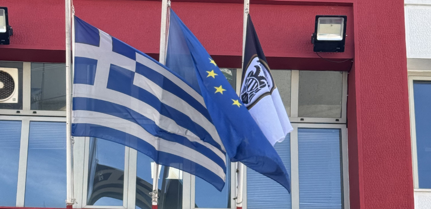 Η Θεσσαλονίκη σε βαρύ πένθος: Μέτωπο συμπαράστασης από τους Δήμους για τον χαμό των επτά φίλων του ΠΑΟΚ