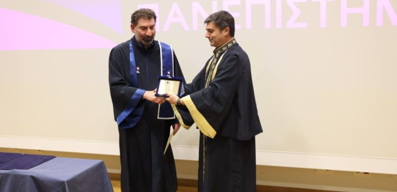 Επίτιμος διδάκτορας του ΕΑΠ ο Γιάννης Οικονομίδης