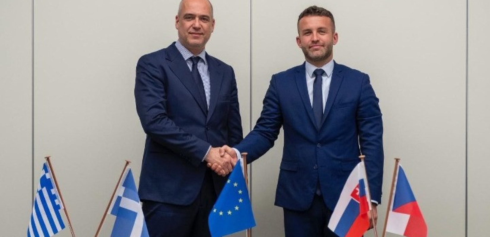 Συμφωνία για παραγωγή πυρομαχικών μεγάλου διαμετρήματος στην Ελλάδα