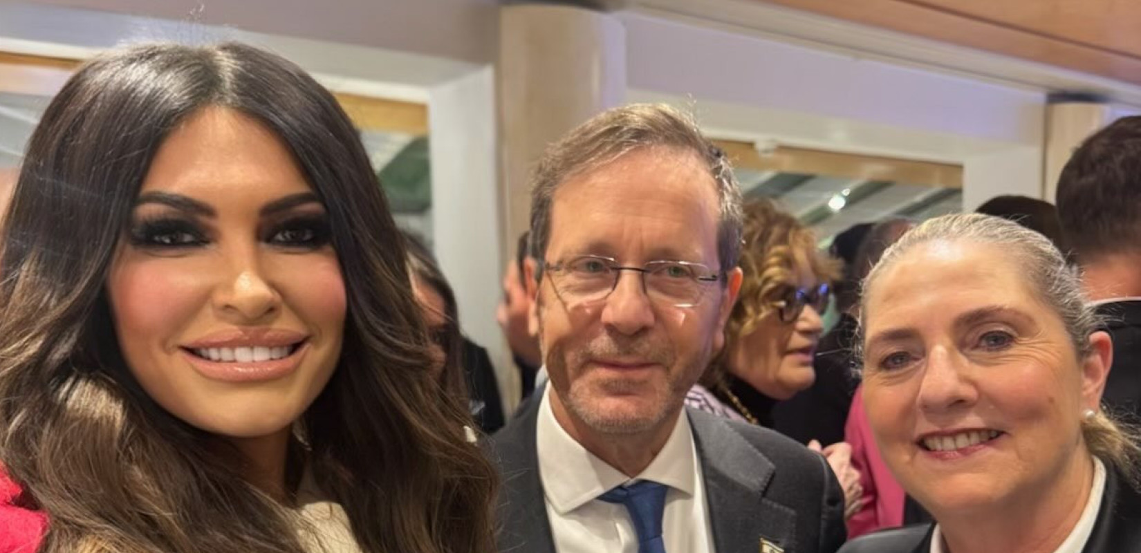 Στο Νταβός και η Κίμπερλι Γκίλφοϊλ - Συναντήθηκε με τον πρόεδρο του Ισραήλ