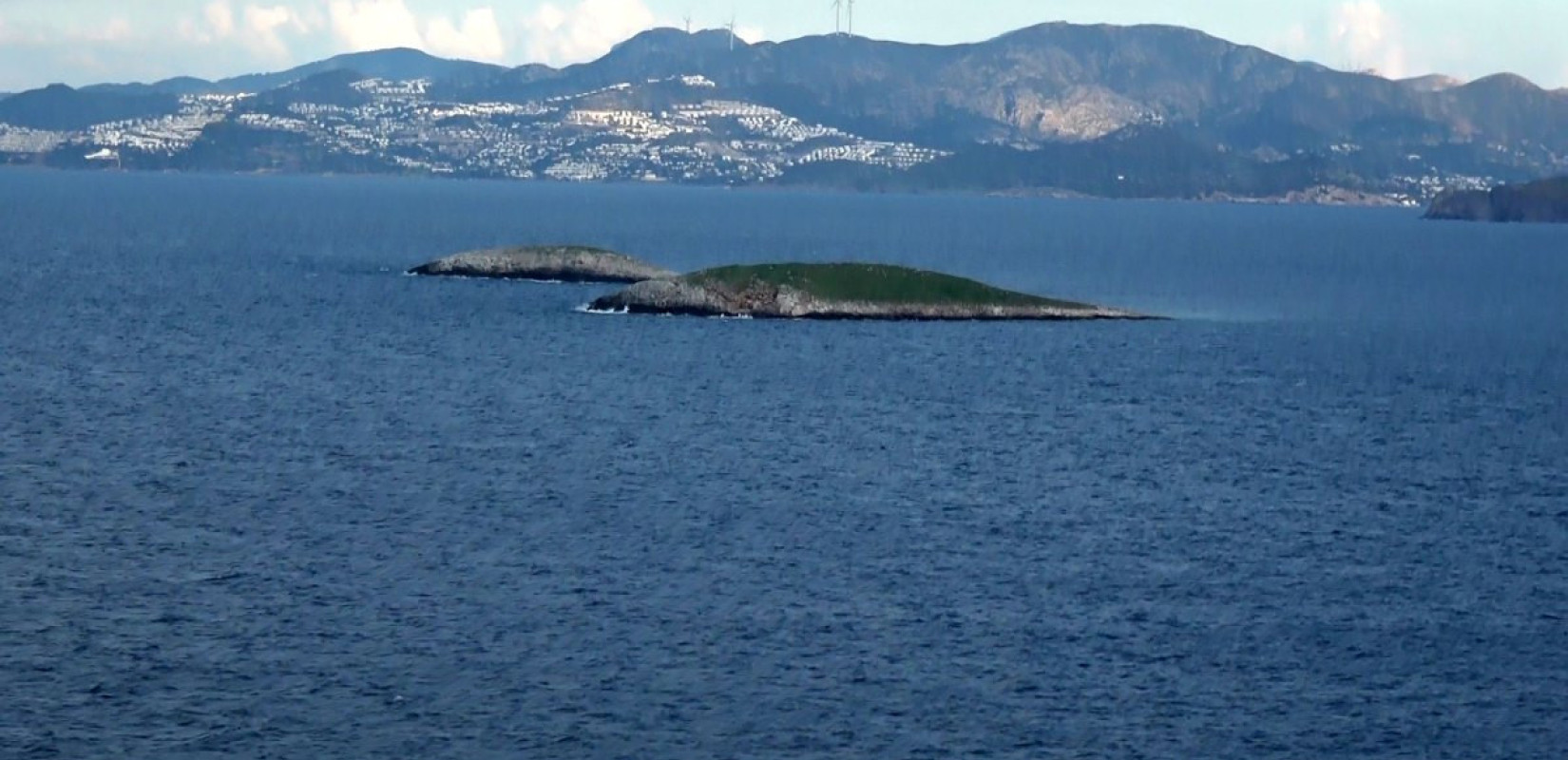 Τριάντα χρόνια από τα Ίμια: Η νύχτα που έφερε την Ελλάδα «ένα βήμα πριν τον πόλεμο» (βίντεο)