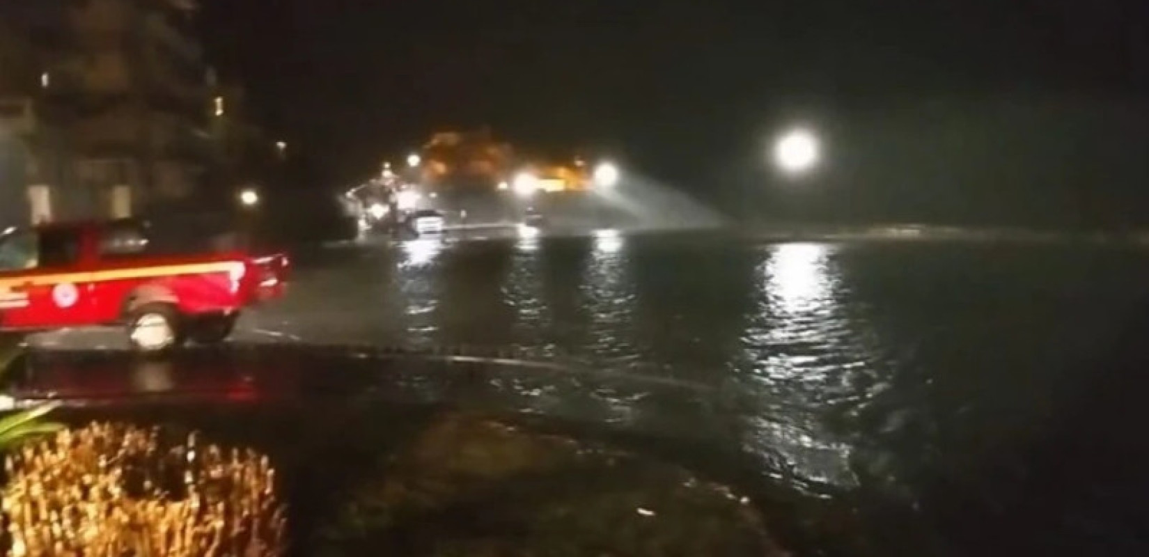 Ισχυρή κακοκαιρία στην Κέρκυρα: Ανεμοστρόβιλος προκάλεσε ζημιές, διακοπές ρεύματος και πτώσεις δέντρων (βίντεο)