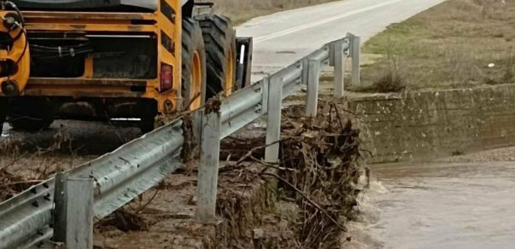 Κιλκίς: Απομακρύνθηκαν κλαδιά και φερτές ύλες από γέφυρες μετά την καταιγίδα