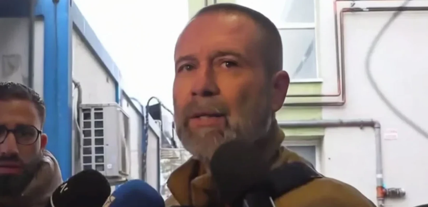 «Δεν είναι εύκολα τα πράγματα, έχει χτυπήσει στο κεφάλι», λέει ο πατέρας του 20χρονου τραυματία του τροχαίου στη Ρουμανία