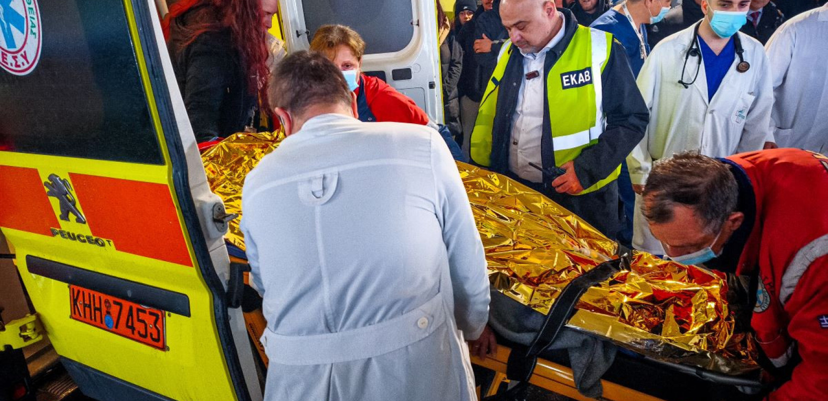 Θεσσαλονίκη: Επίθεση σε τηλεοπτικό συνεργείο στο «Παπαγεωργίου» όπου νοσηλεύονται δύο τραυματίες φίλαθλοι του ΠΑΟΚ