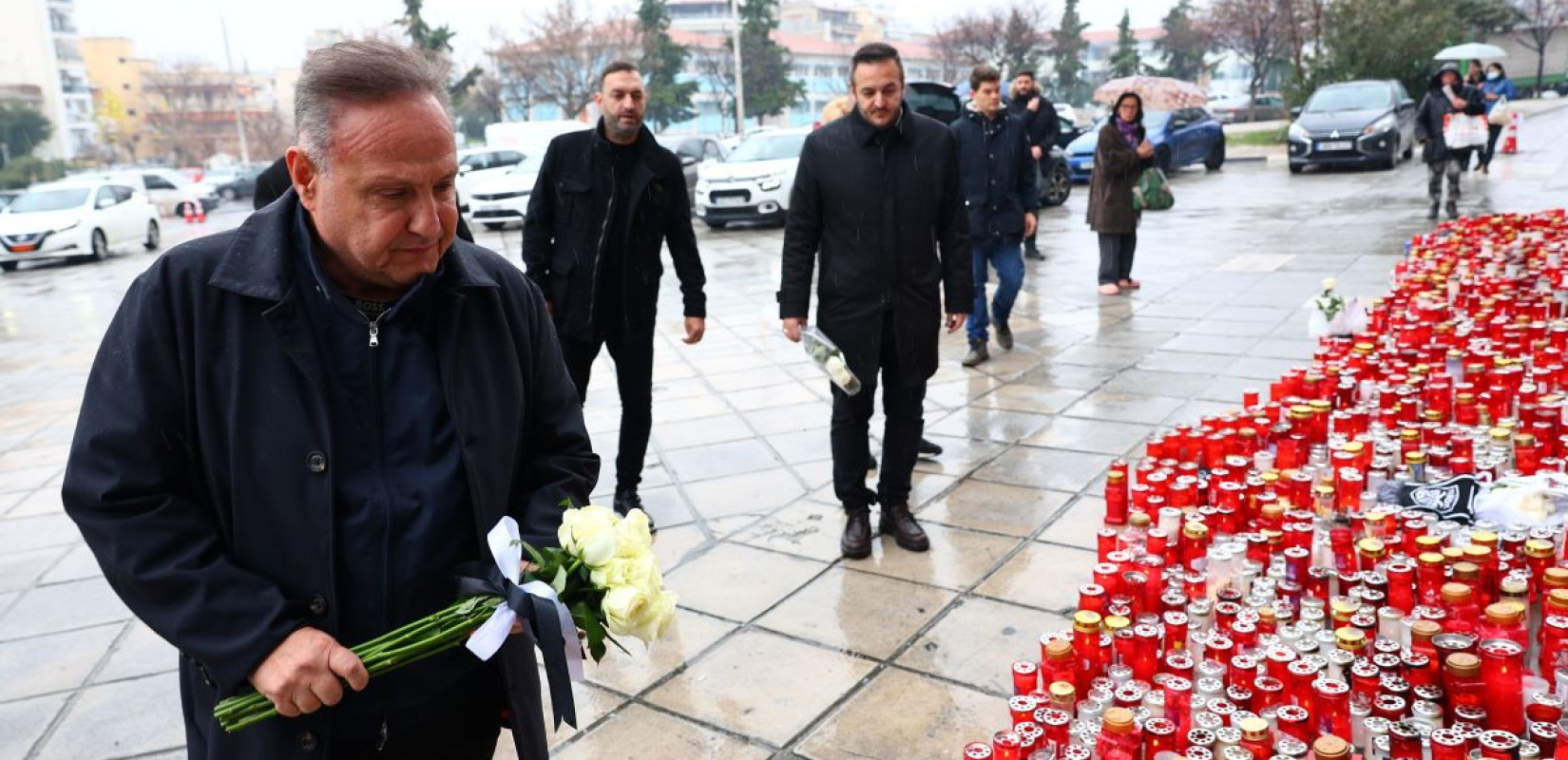 Στην Τούμπα ο Αγγελούδης: «Ας είναι η τελευταία φορά που φίλαθλοι δίνουν το αίμα τους στην άσφαλτο» (βίντεο)