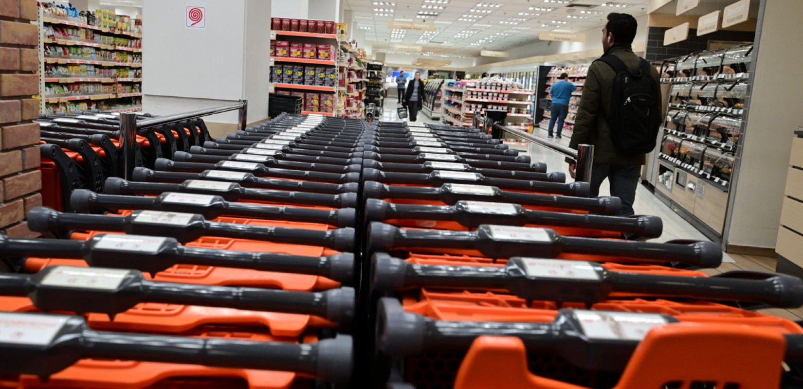 Ακλόνητο το παγόβουνο της ακρίβειας  - Νέες ανατιμήσεις 10% σε αγαθά πρώτης ανάγκης