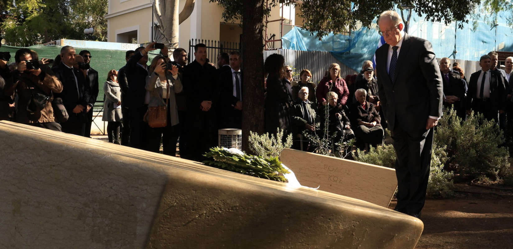 Κ. Τασούλας μετά την κατάθεση στεφάνου στο Μνημείο Ολοκαυτώματος: Θωρακίζουμε με τη μνήμη την αποτροπή του κακού που καραδοκεί πάντα να επανέλθει