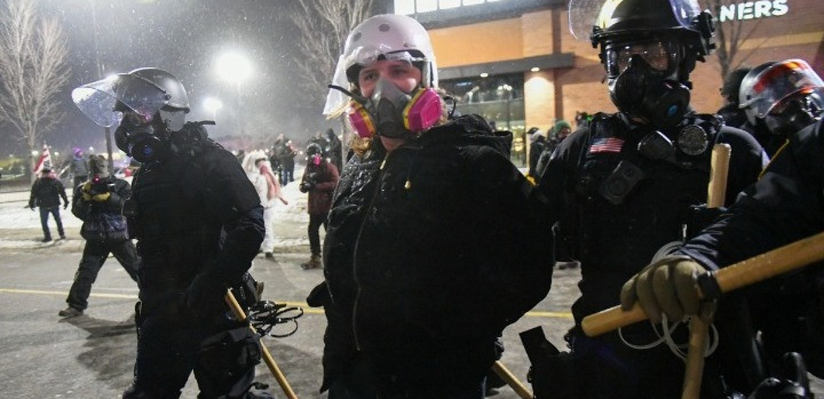 ΗΠΑ - Επίσημη έκθεση: Δύο ομοσπονδιακοί πράκτορες πυροβόλησαν τον Άλεξ Πρέτι