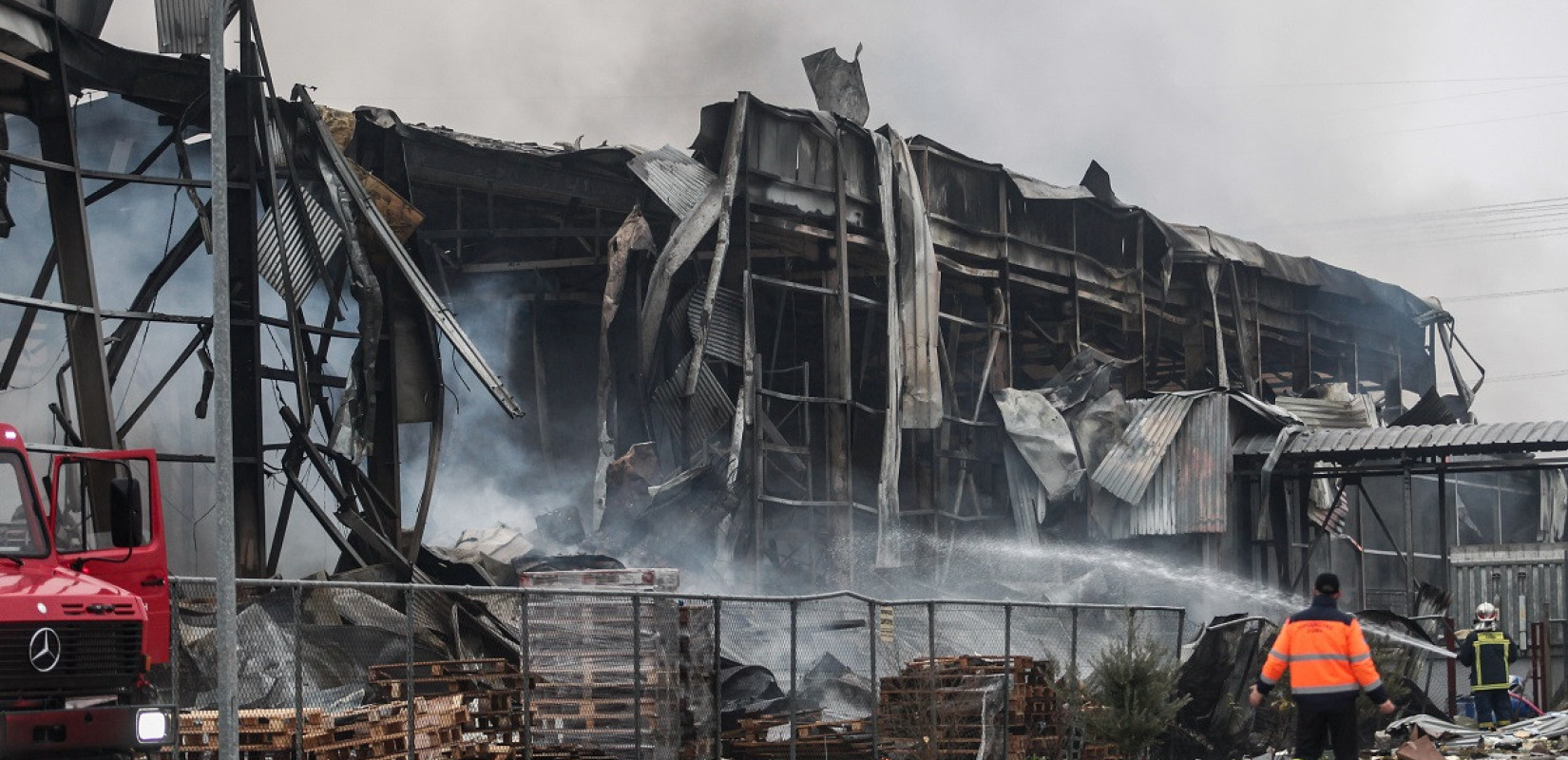 Σοκ στα Τρίκαλα από την έκρηξη στο εργοστάσιο της Βιολάντα με τις τέσσερις νεκρές γυναίκες (βίντεο)