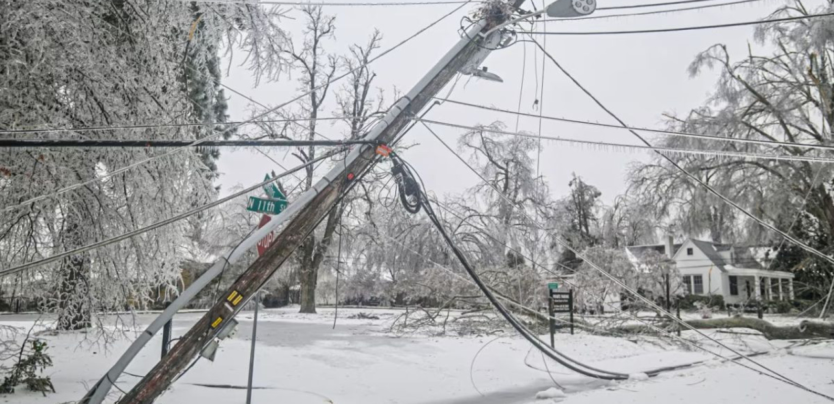 Φωτογραφία από στύλο στο Μισισίπι - Πηγή: https://media.cnn.com/api/v1/images/stellar/prod/usatsi-28086228.jpg?c=original&q=w_1280,c_fill/f_avif