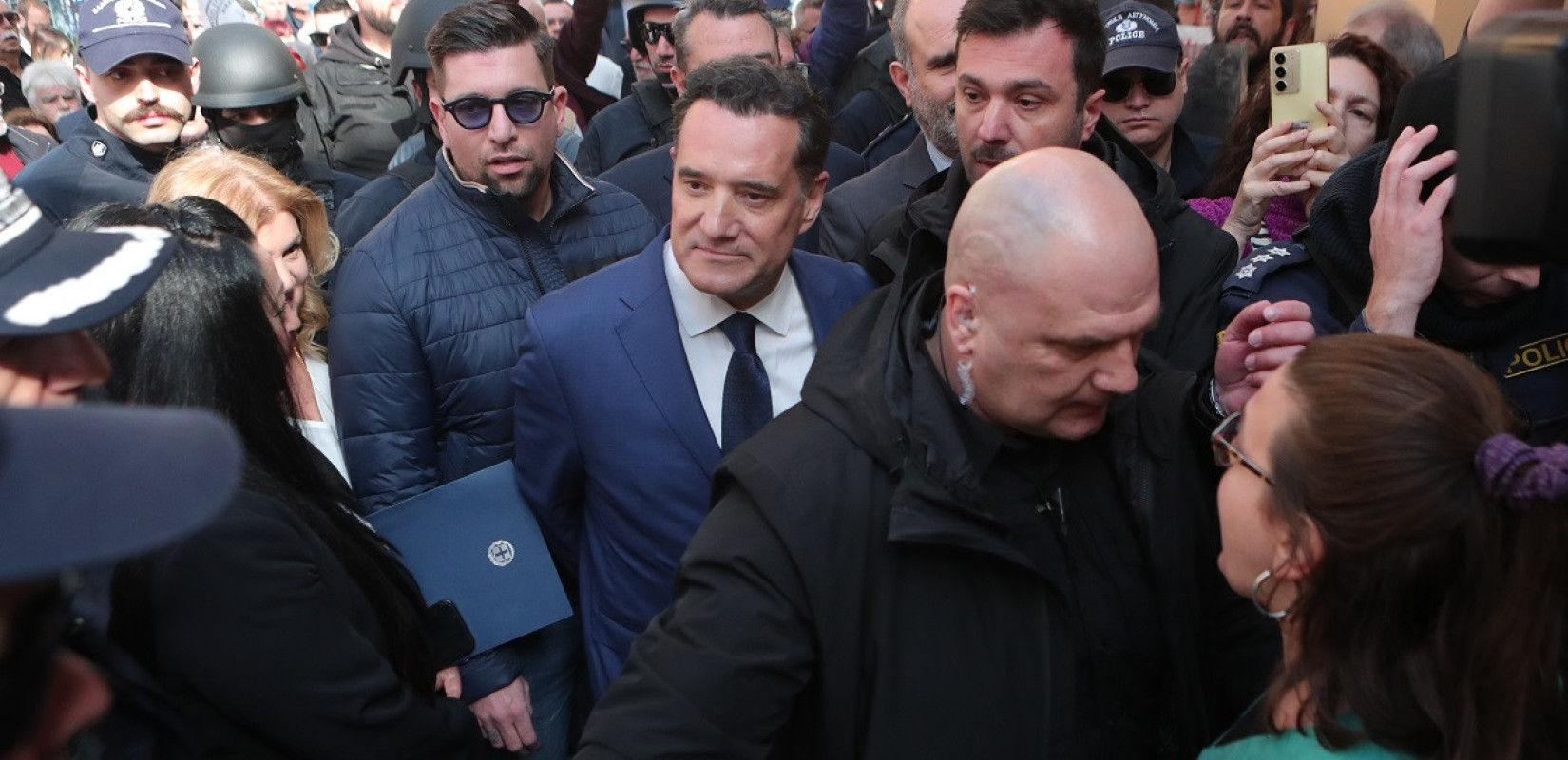 Επεισόδια στο νοσοκομείο Νίκαιας, συνελήφθη γιατρός - Γεωργιάδης: Κινδύνευσε η σωματική μου ακεραιότητα (βίντεο)