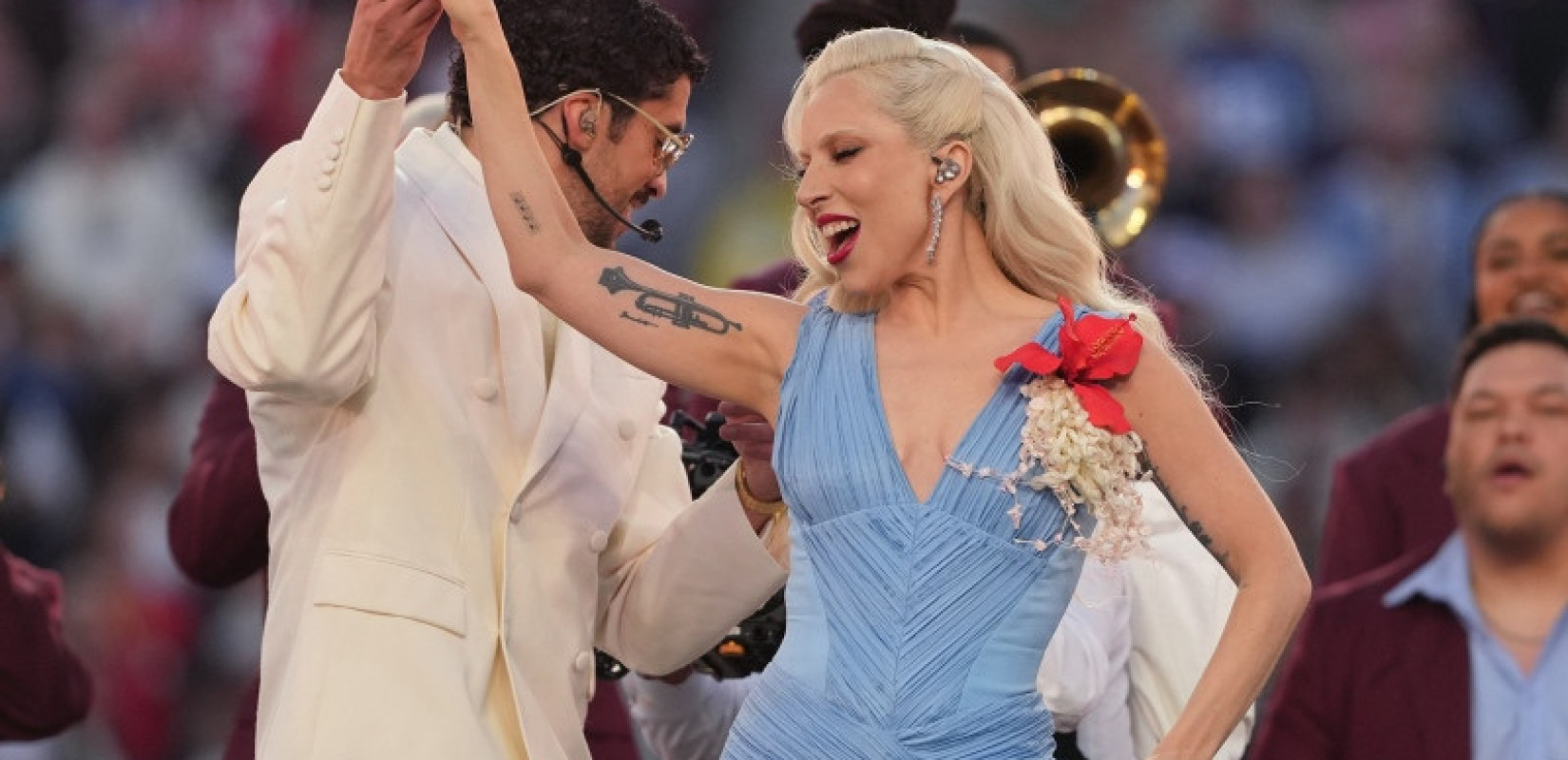 Ο Bad Bunny έγραψε ιστορία στο Super Bowl LX: Λάτιν ρυθμοί, πολιτικά μηνύματα και πρώτη φορά εξ ολοκλήρου στα ισπανικά (βίντεο)