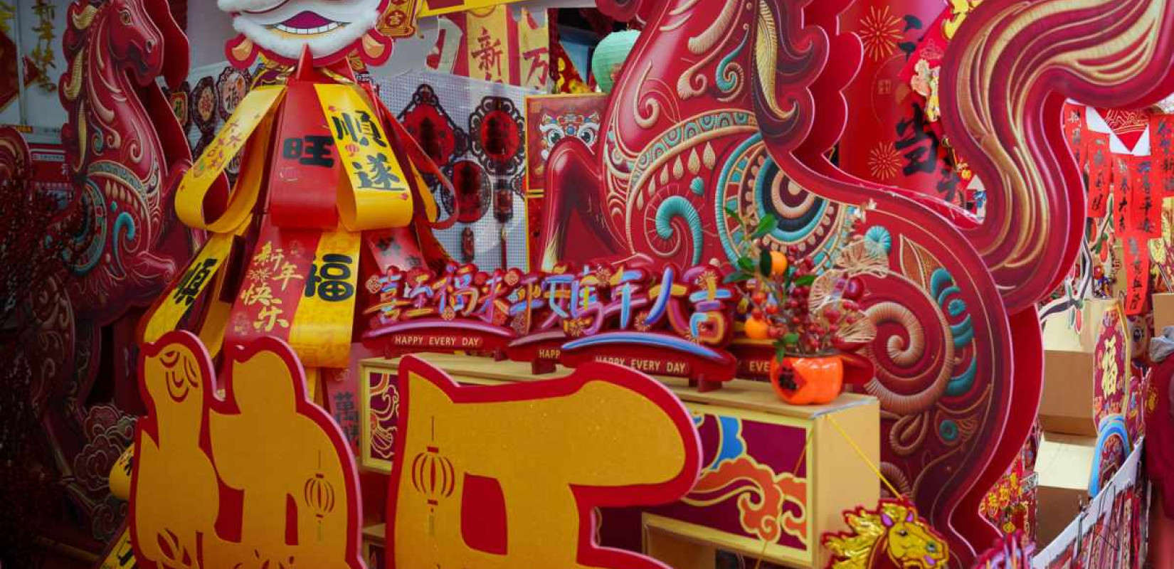 Η Κίνα υποδέχεται το Έτος του Αλόγου: Οι εμπορικές εταιρίες εκμεταλλεύονται τη ζωτικότητα και το επιχειρηματικό πνεύμα