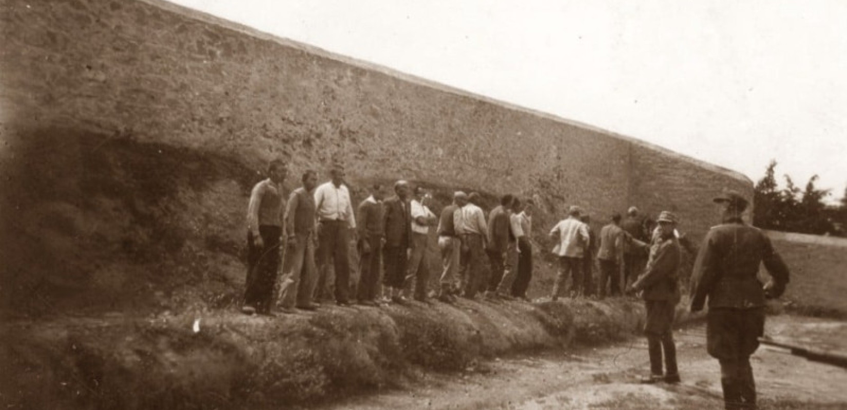 Καισαριανή 1944: Ταυτοποιήθηκε ο πρώτος από τις φωτογραφίες της εκτέλεσης των 200 - Στο «μικροσκόπιο» η προέλευσή τους