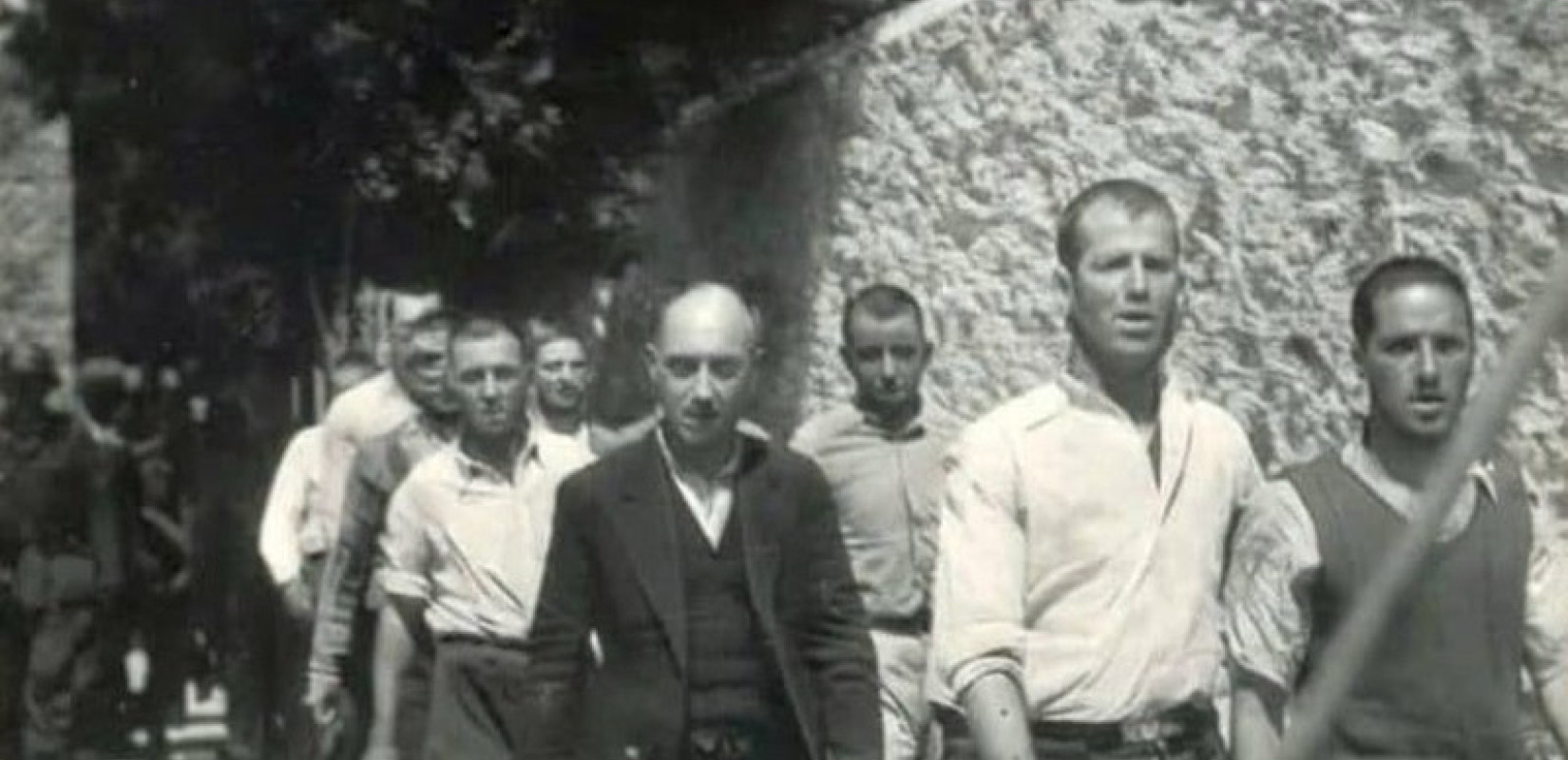 Μπλόκο στη δημοπρασία για τις φωτογραφίες της Καισαριανής - Ο ιδιοκτήτης τις αποσύρει από το eBay