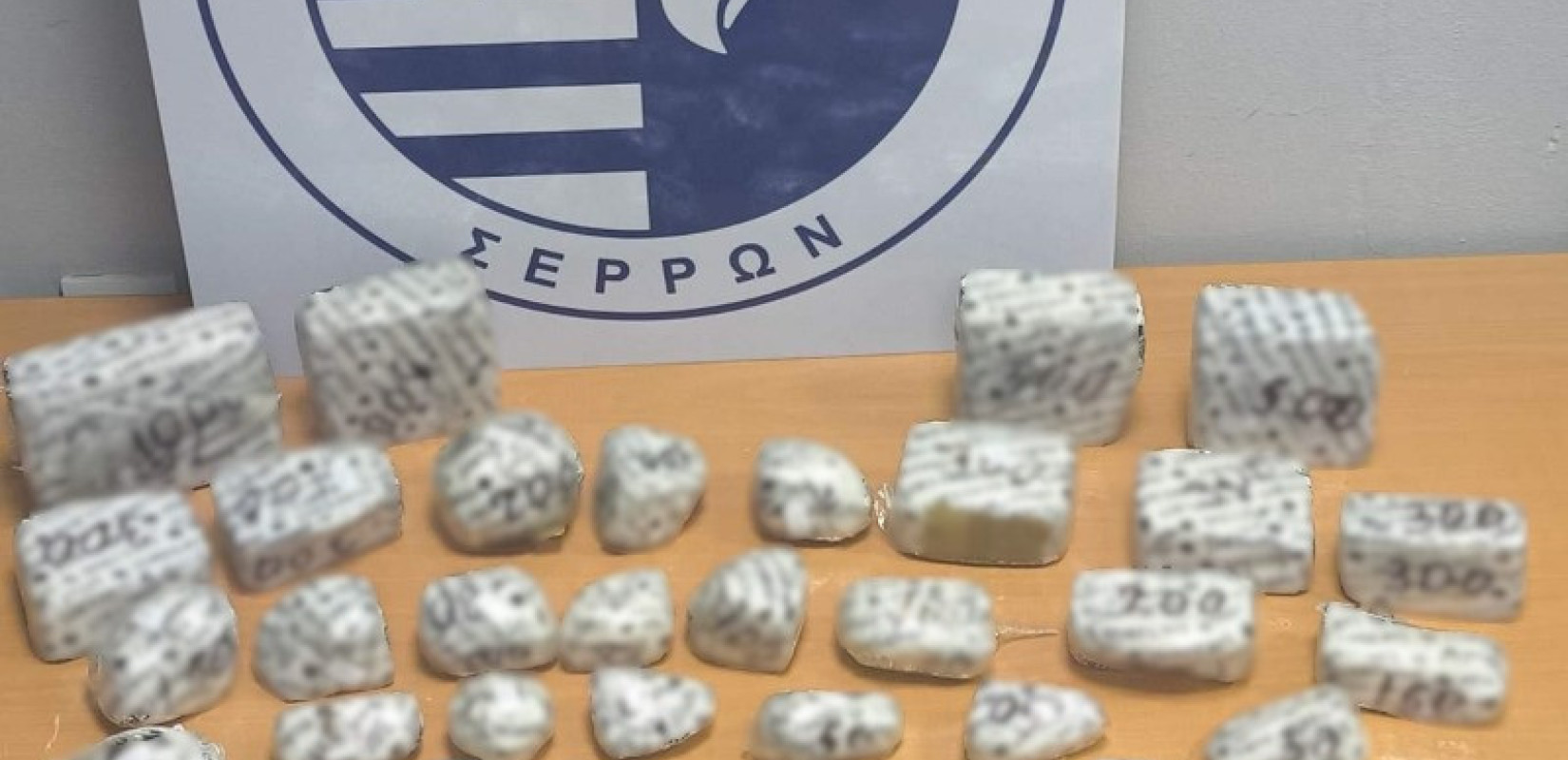 Σέρρες: Η Roxy «μύρισε» 5,5 κιλά ηρωίνης σε κρυψώνα αυτοκινήτου - Συνελήφθη μέλος διεθνούς κυκλώματος (βίντεο)