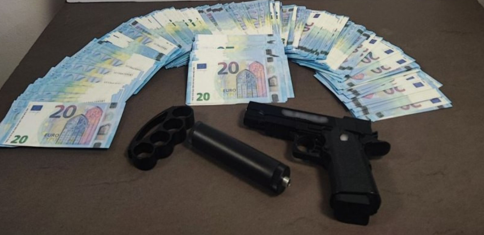 Άνδρας συνελήφθη στη Θεσσαλονίκη για πλαστά 20ευρα και όπλα