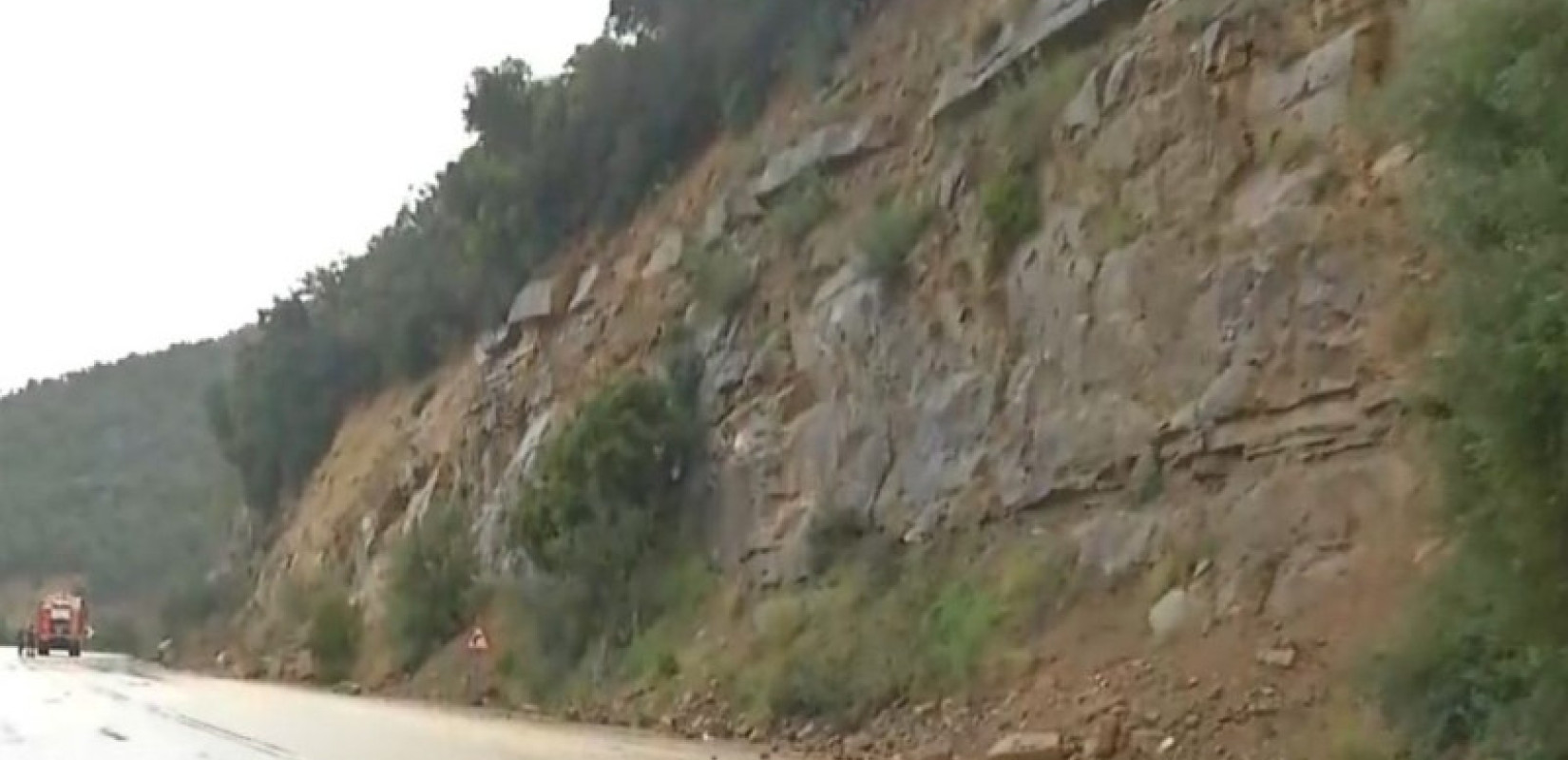 Αποκομμένη οδικώς η Ήπειρος: Κλειστή η παλαιά Εθνική Οδός Άρτας - Αμφιλοχίας μετά την Ιόνια Οδό, λόγω νέας κατολίσθησης (βίντεο)