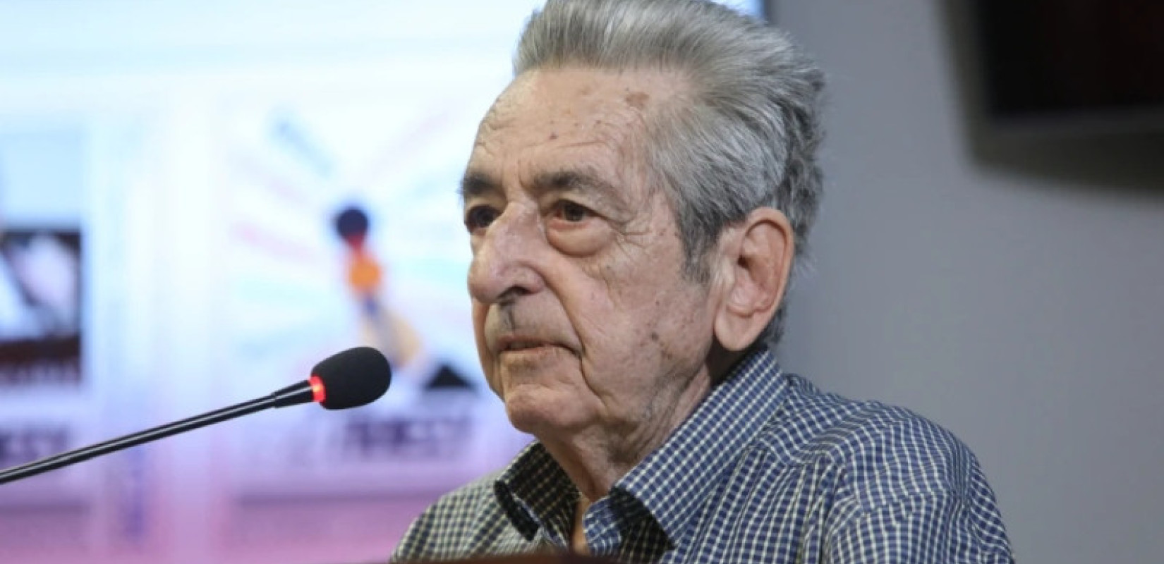 Πέθανε ο Αριστείδης Μανωλάκος, ιστορικό στέλεχος της Αριστεράς και πρώην πρόεδρος της ΕΣΗΕΑ