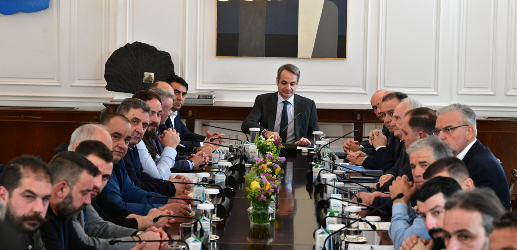 Σε εξέλιξη η συνάντηση Μητσοτάκη - κτηνοτρόφων στο Μέγαρο Μαξίμου