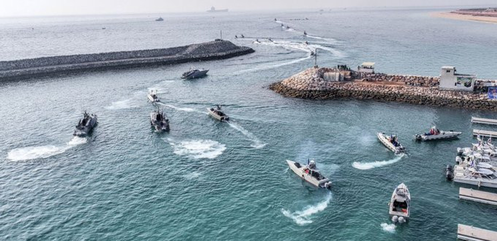 Ιράν: «Πράσινο φως» μόνο σε μη εχθρικά πλοία για τη διέλευση από τα Στενά του Χορμούζ