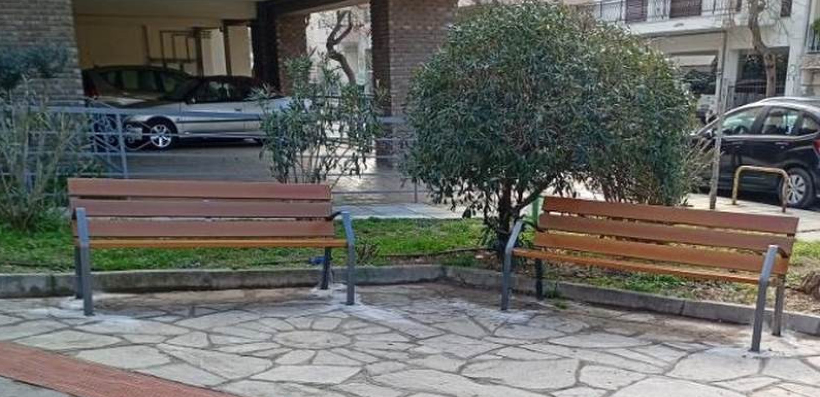 Δήμος Θεσσαλονίκης: 300 νέα παγκάκια αναβαθμίζουν την ποιότητα ζωής στις γειτονιές