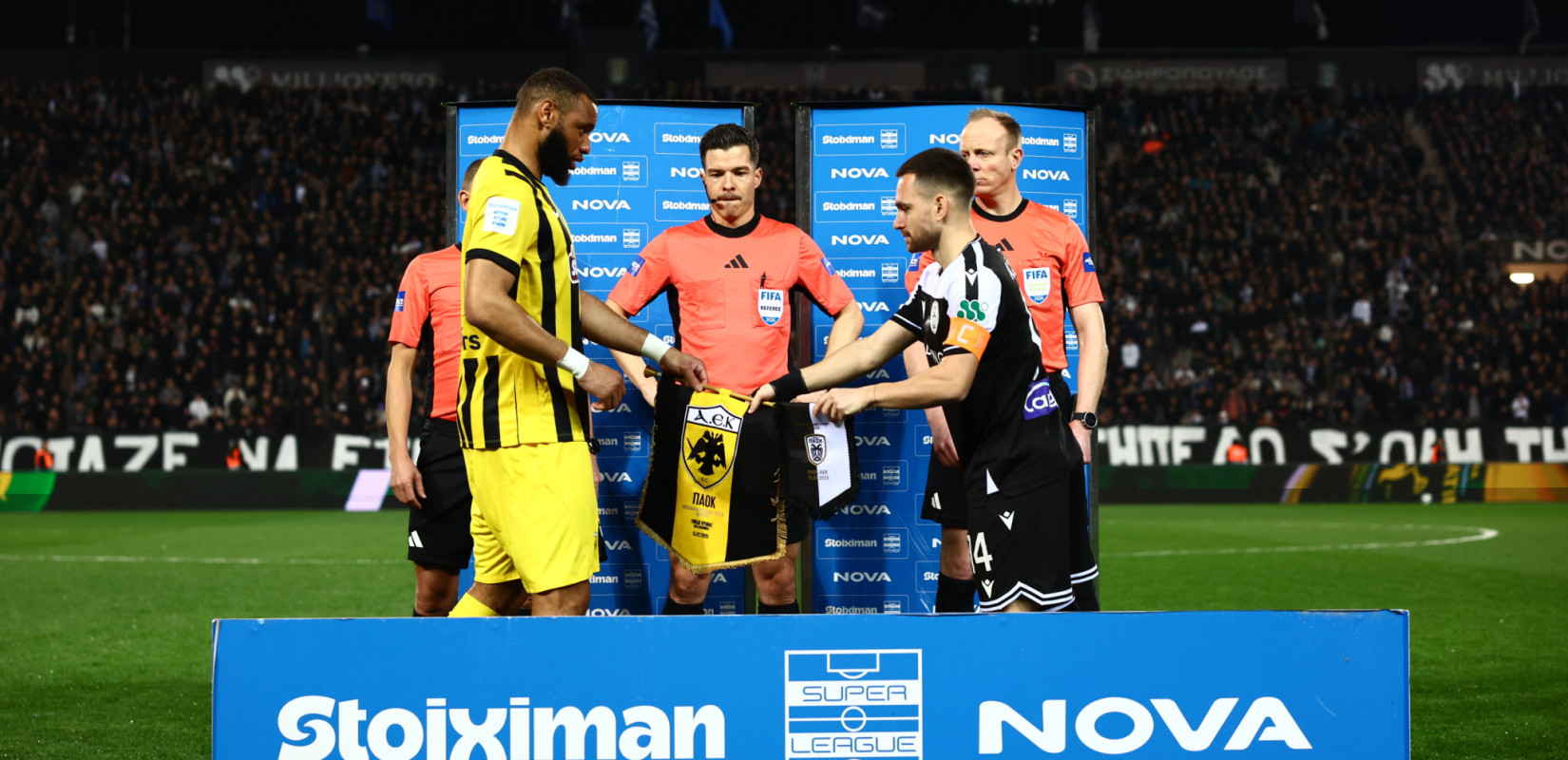 Super League: Η μάχη για τον τίτλο και οι βαθμολογικές ισορροπίες λίγο πριν τα πλέι οφ