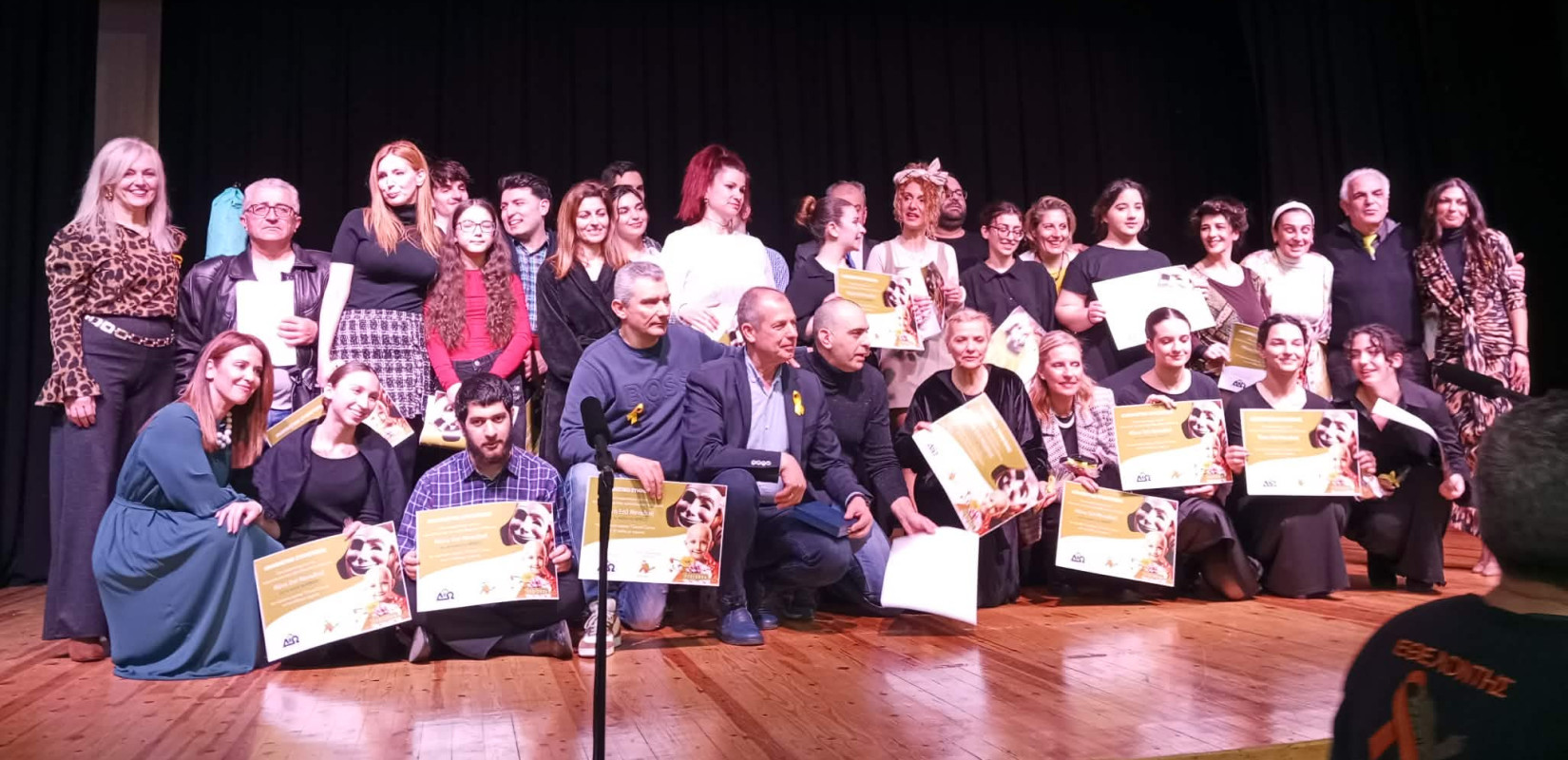 Δήμος Ωραιοκάστρου: Γεμάτη αίθουσα με αφορμή την παράσταση «Μάνα εσύ μοναδική» για καλό σκοπό