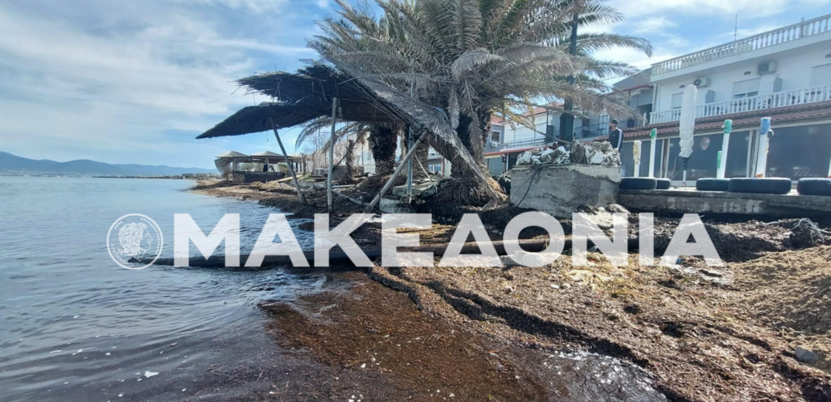 Δήμος Θερμαϊκού: «Mάχη» με τη λάσπη μετά τη πλημμυρίδα - Μετρούν τις «πληγές» τους κάτοικοι και επαγγελματίες (βίντεο)