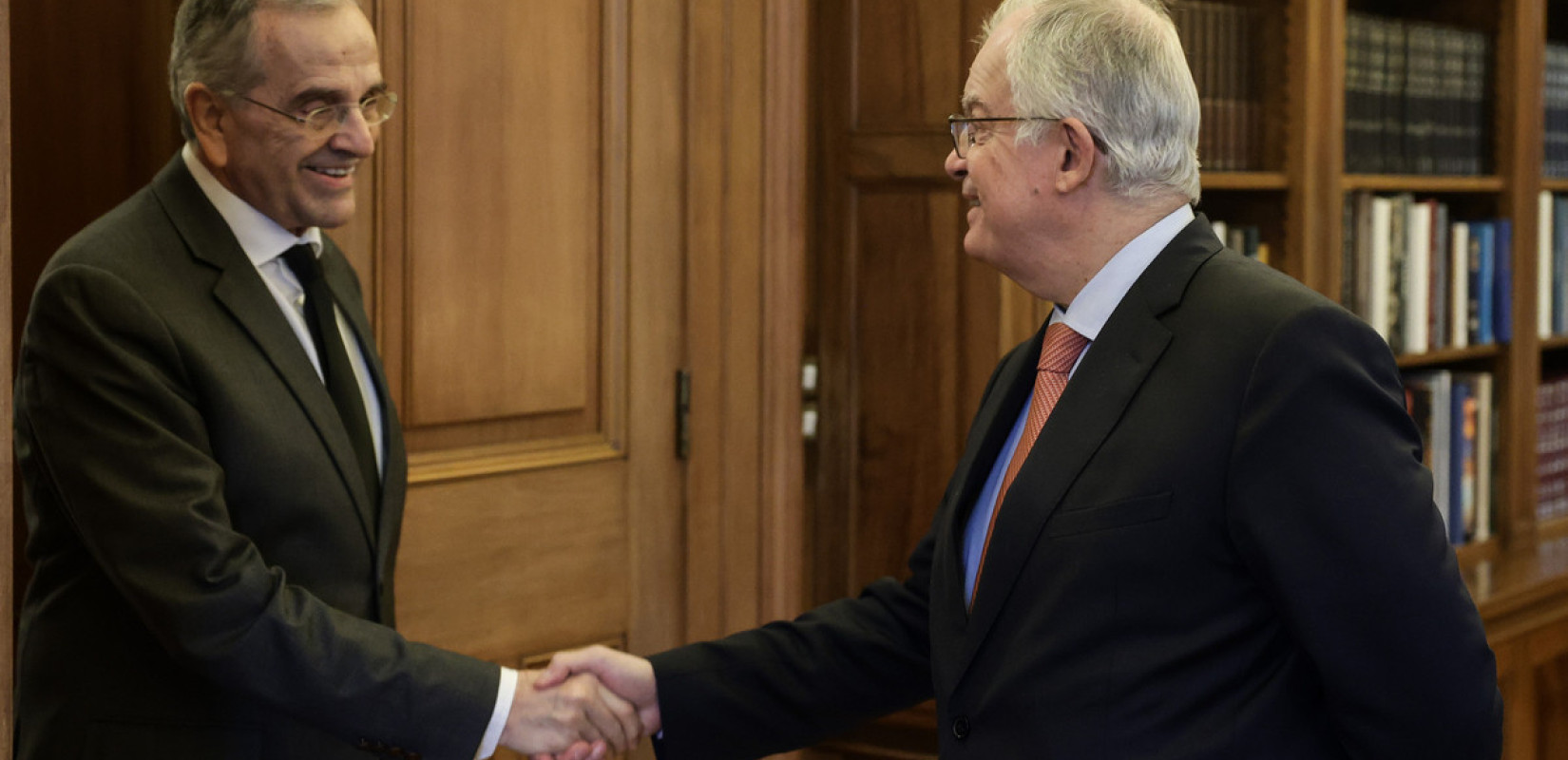 Σαμαράς στο Προεδρικό Μέγαρο: Σκληρή γλώσσα για την εξωτερική πολιτική της κυβέρνησης
