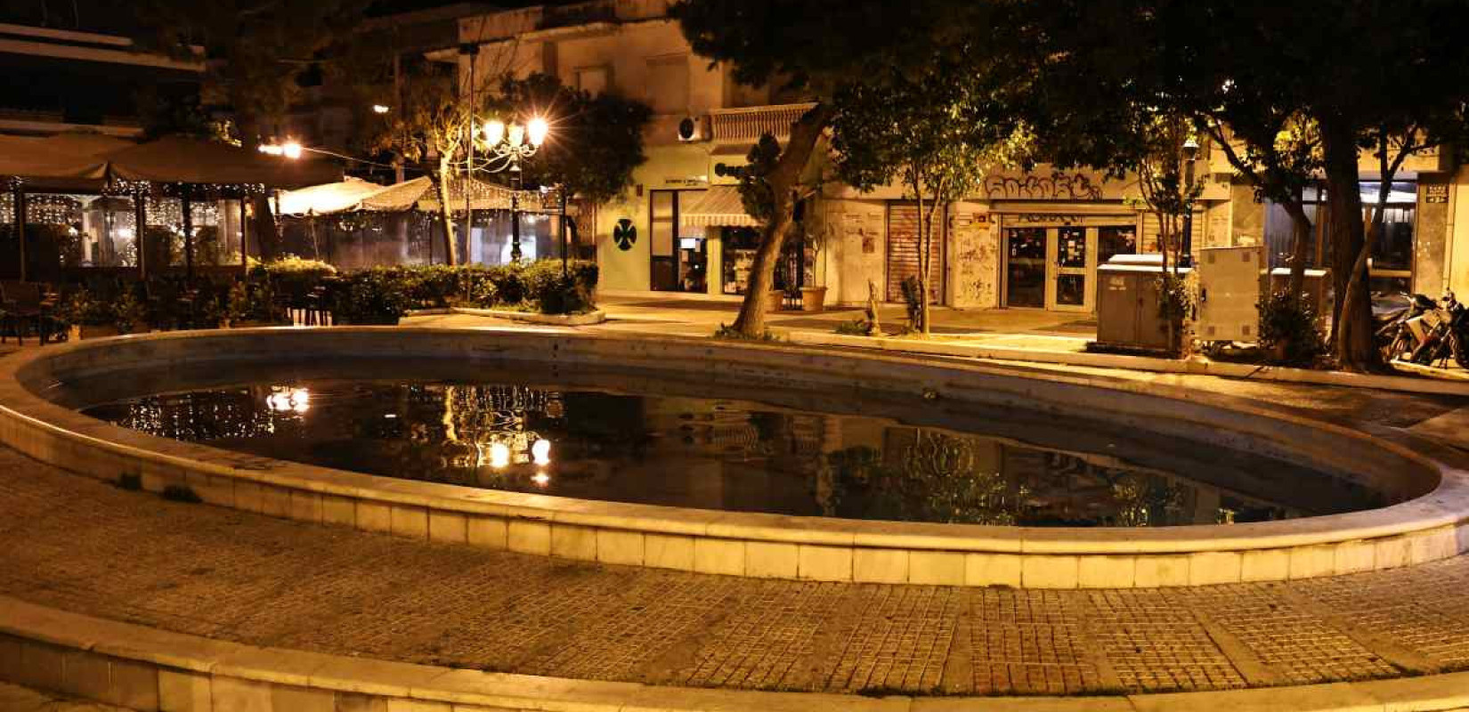 Καλλιθέα: Κρίσιμη μάχη για τη ζωή 5χρονου κοριτσιού που έπεσε σε σιντριβάνι - Νοσηλεύεται στη ΜΕΘ (βίντεο)