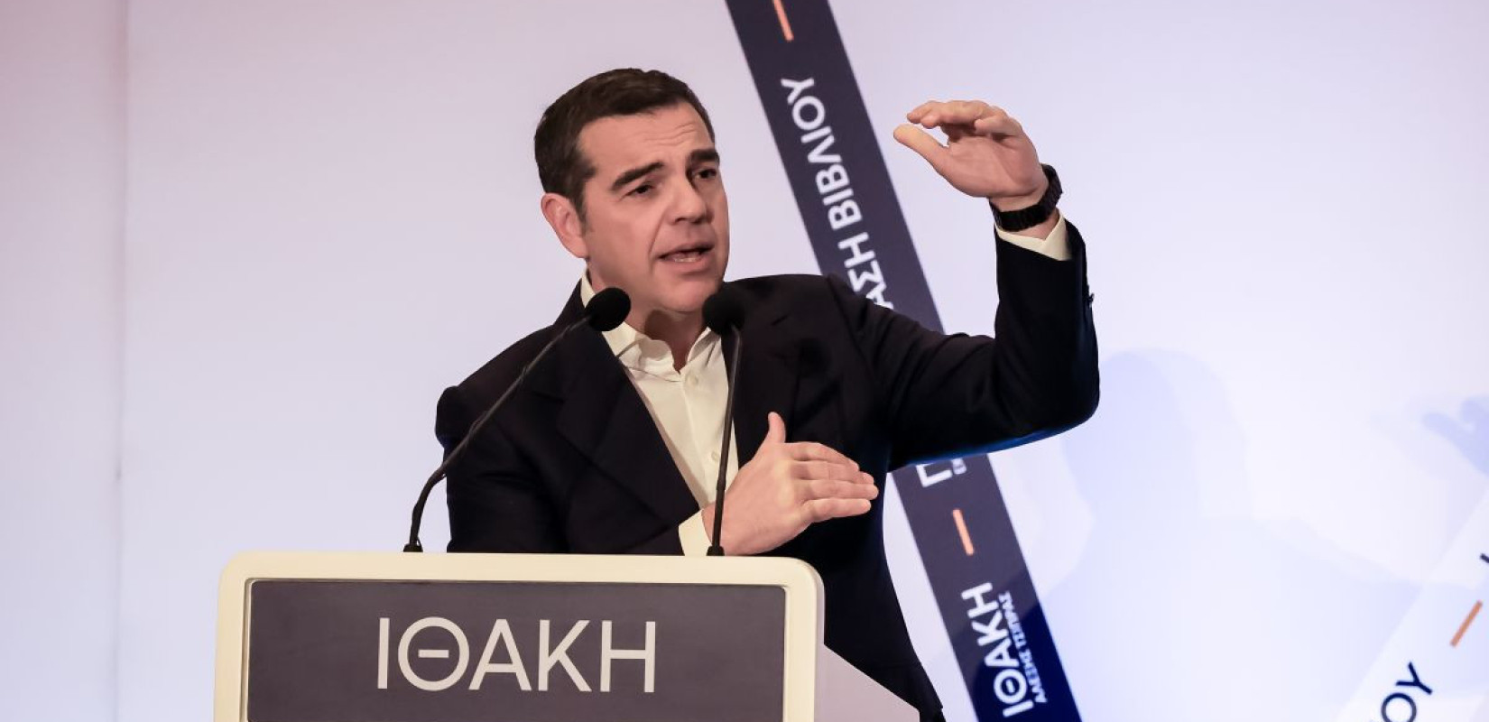 Επίθεση Τσίπρα σε Μητσοτάκη για το «ασυμβίβαστο» βουλευτή και υπουργού