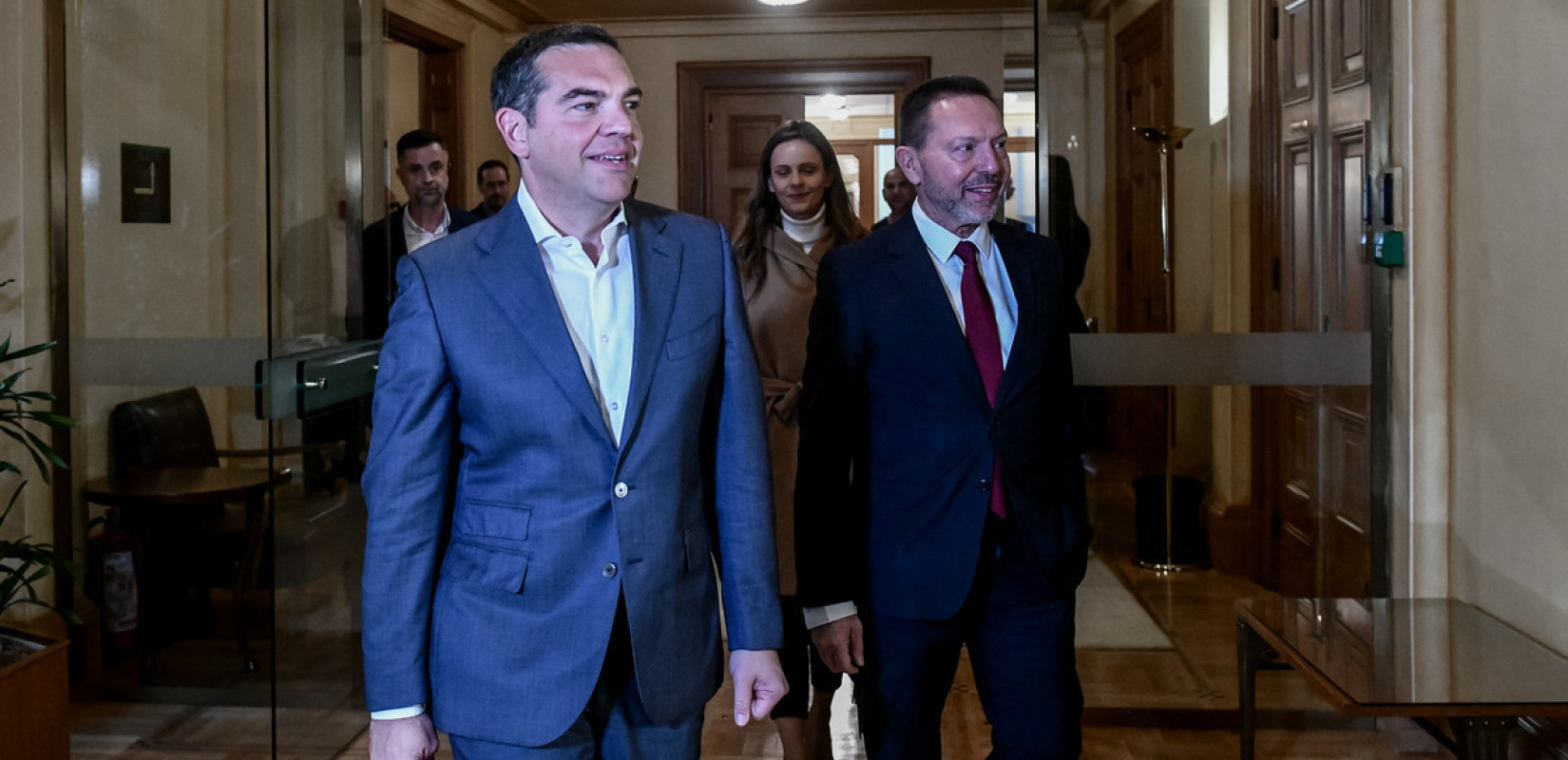 Νέος κύκλος στην κόντρα Τσίπρα - Στουρνάρα: Η «ταμπακιέρα» και το «λυσάρι του Μαξίμου»