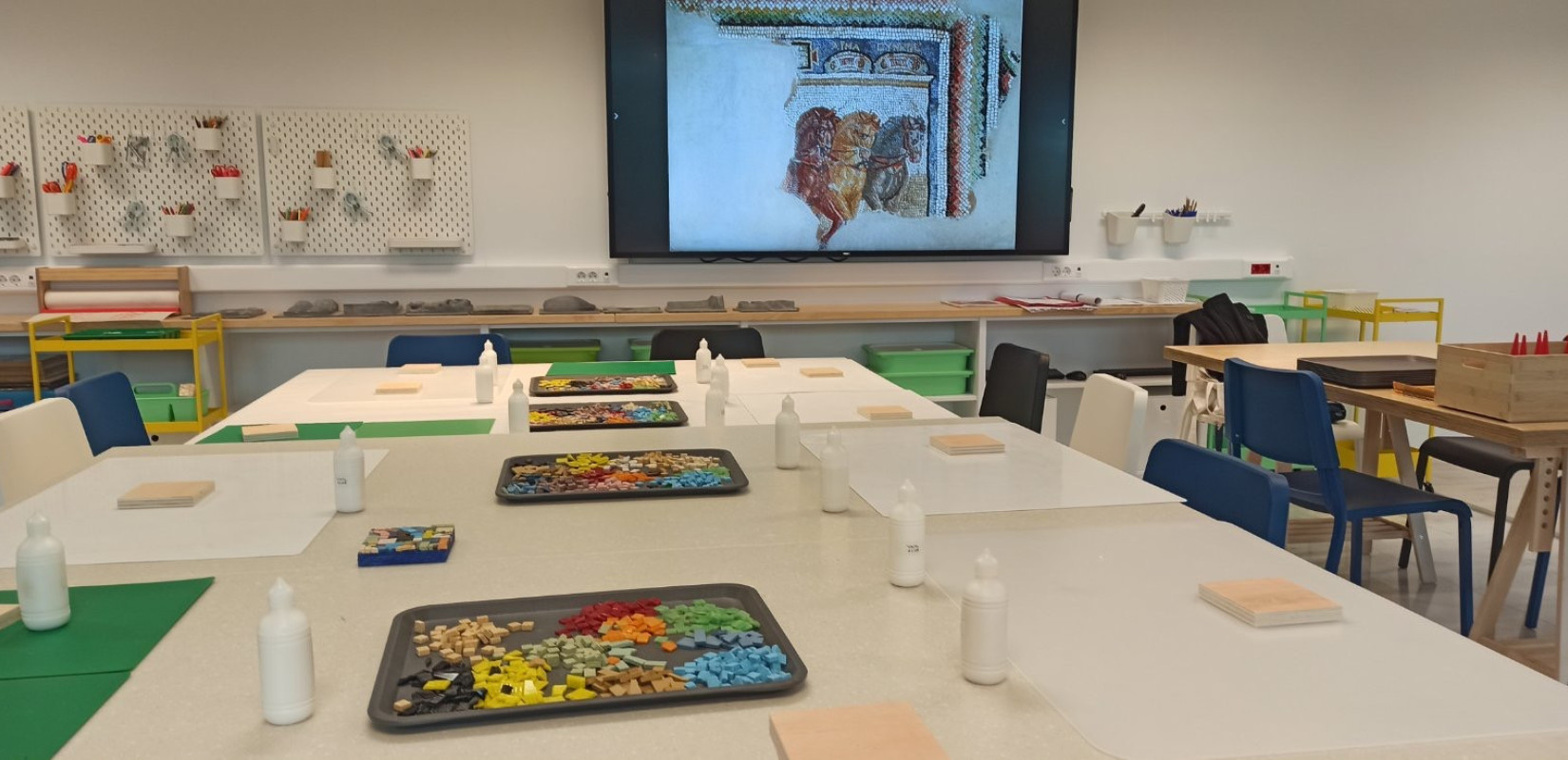 Πολιτιστική Συνταγογράφηση στο ΑΜΘ: Ένα εργαστήριο εικαστικών εφαρμογών και ένα εργαστήριο χορού για την ανακούφιση του ψυχικού φορτίου