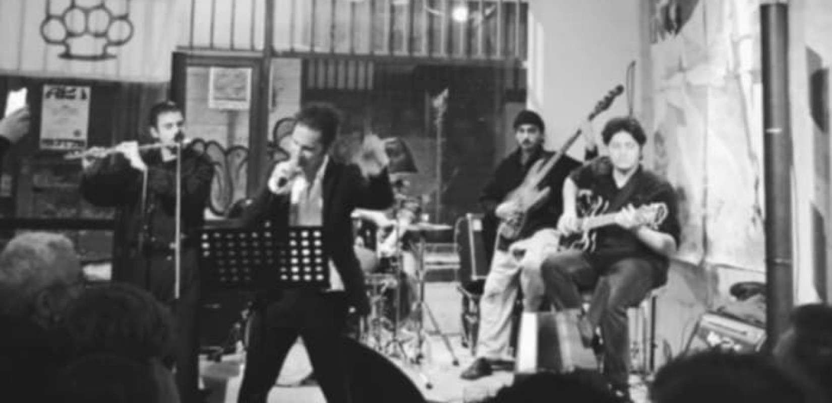 Θεσσαλονίκη: Ο Πέτρος Σατραζάνης και η Αόρατη Κομητεία στη Μικρή Σκηνή