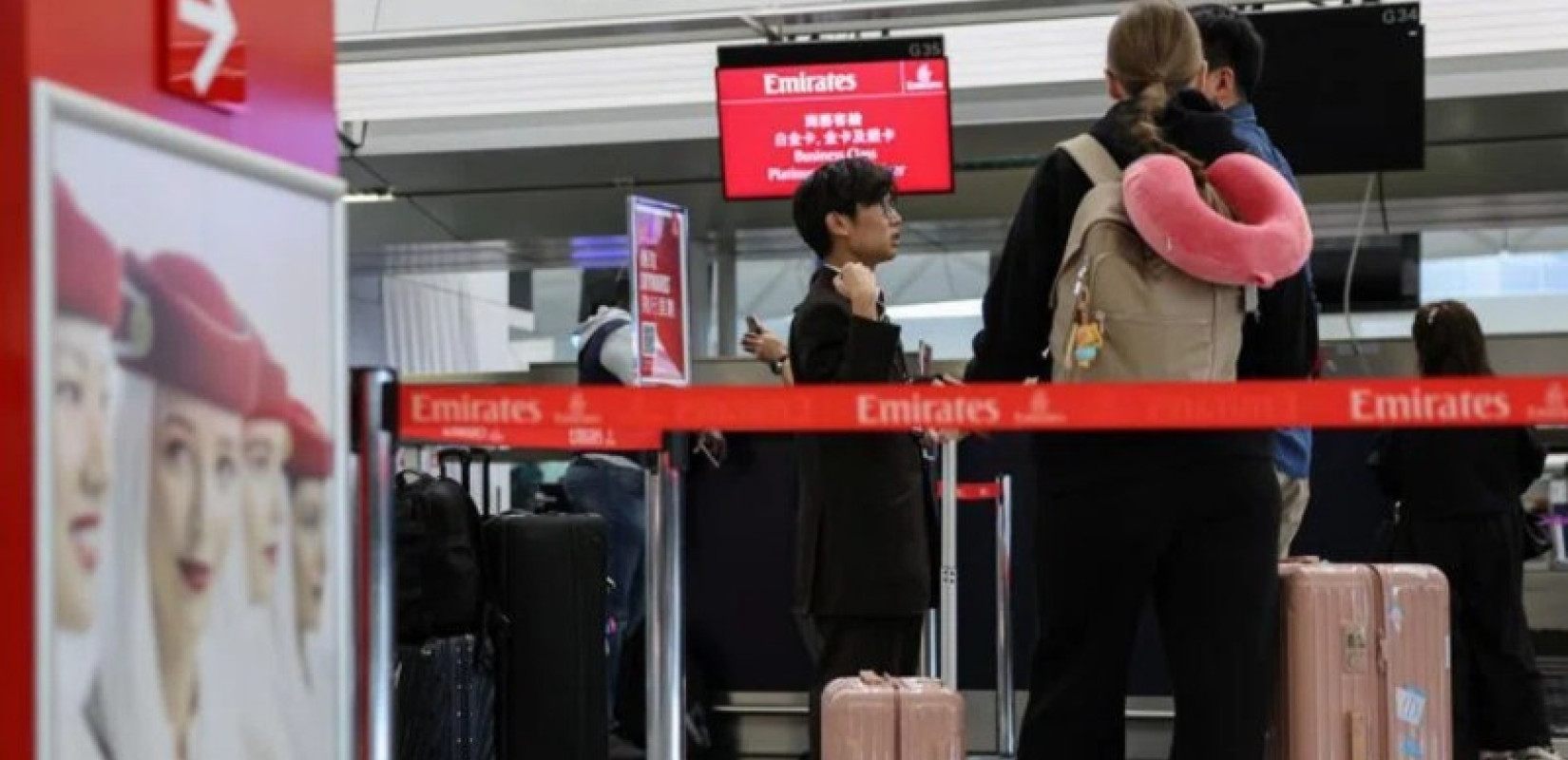 Ταξιδιώτες σπεύδουν σε Ομάν και Σαουδική Αραβία - Απομακρύνονται από το Ντουμπάι με ιδιωτικά τζετ και λεωφορεία