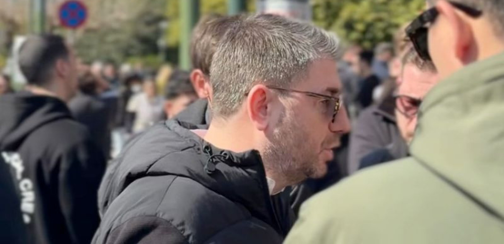 ΠΑΣΟΚ-ΚΙΝΑΛ: Στη συγκέντρωση στο Σύνταγμα ο Ν. Ανδρουλάκης μαζι με βουλευτές του κόμματος (βίντεο)