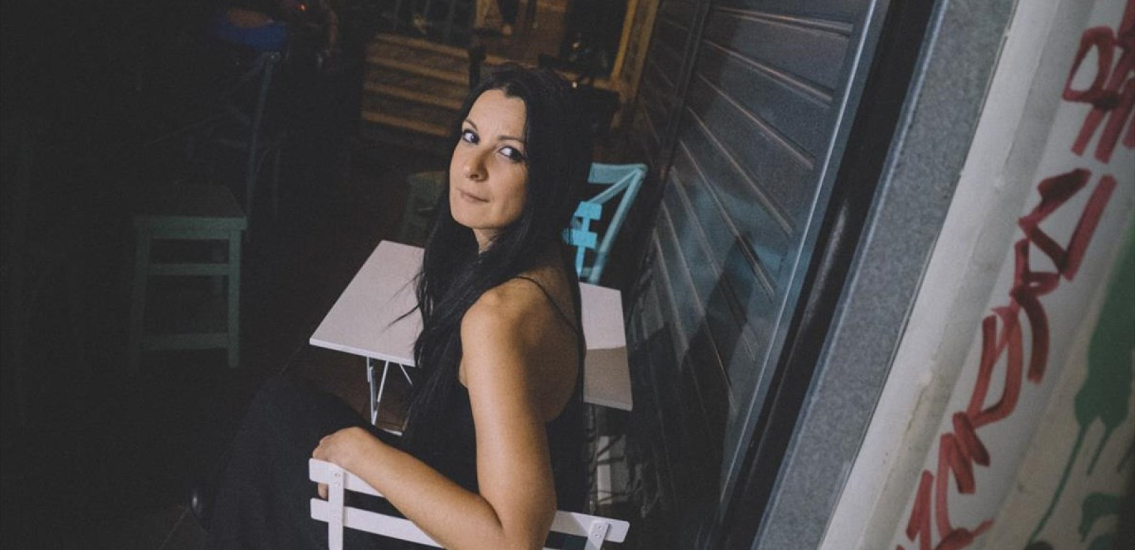 Χριστίνα Χατζηβασιλείου: Λαχταρώντας τις λέξεις πριν σωπάσουν