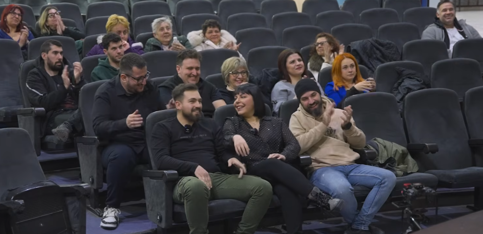 Θεσσαλονίκη: Γάμος στη... μεγάλη οθόνη - Προβλήθηκε σε αίθουσα κινηματογράφου η τελετή - Η αντίδραση του ζευγαριού (βίντεο)