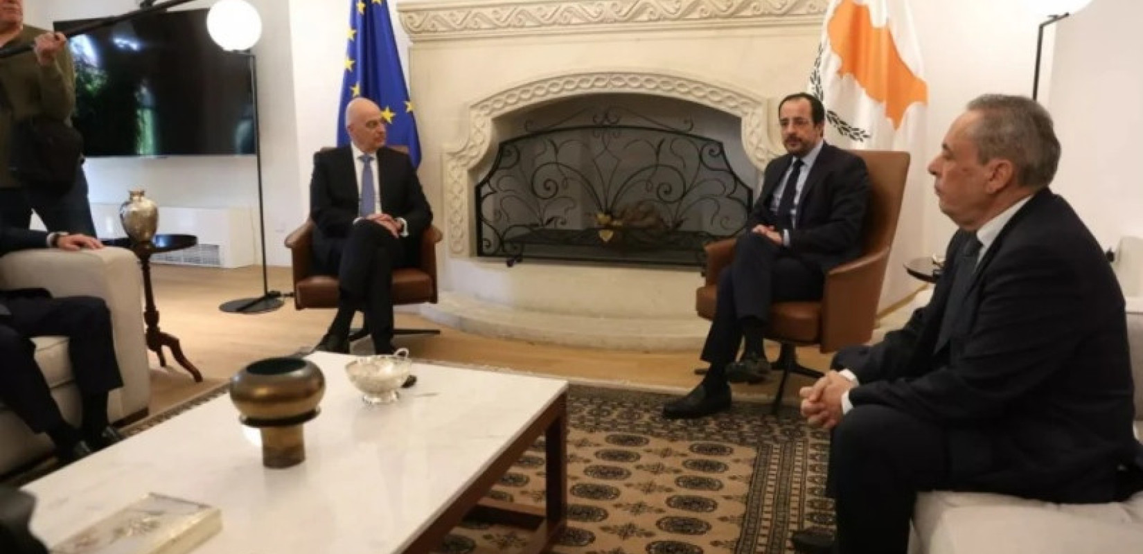 Δένδιας: Πρόθεση της Ελλάδας να παράσχει στην Κύπρο όποια βοήθεια μπορεί - Χριστοδουλίδης: Η Ελλάδα δηλώνει παρούσα (βίντεο)