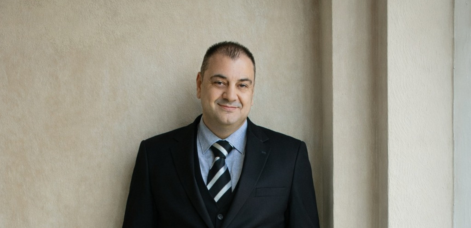 Ο Δημήτρης Δραγώγιας παρουσιάζει το βιβλίο του "Οδός Ανθέων"