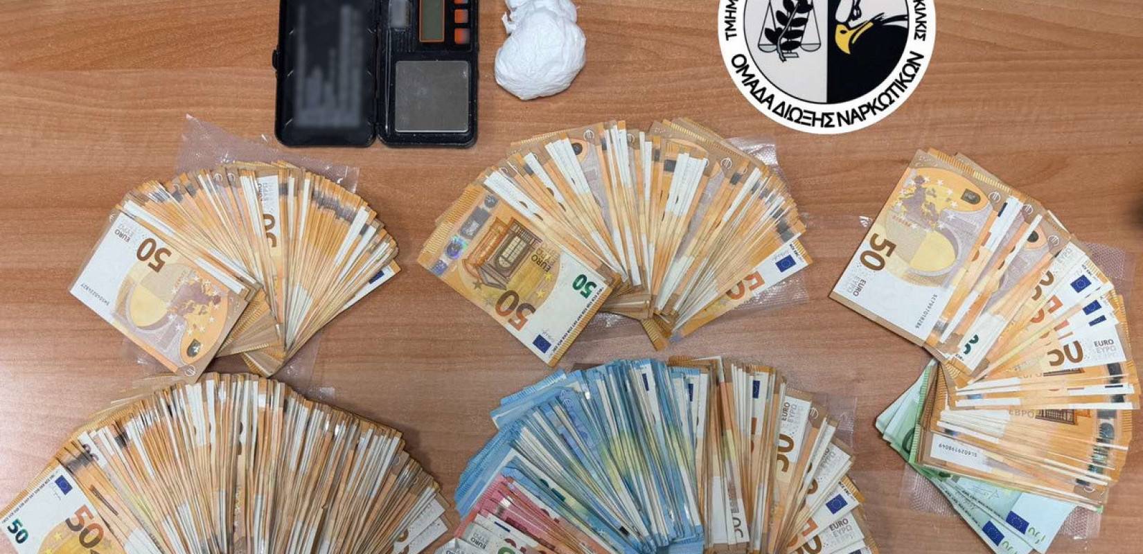 Θεσσαλονίκη: Κοκαΐνη και δεκάδες χιλιάδες ευρώ εντοπίστηκαν σε οικία