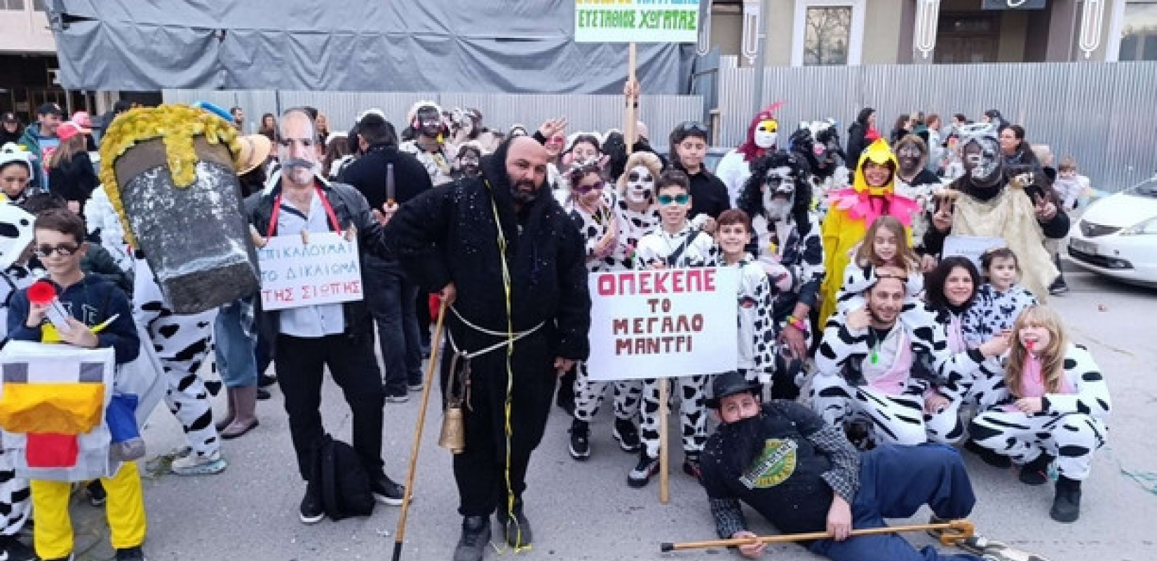 Πρόβατα, πόρσε και φραπέδες: Ο ΟΠΕΚΕΠΕ «πρωταγωνίστησε» στο καρναβάλι της Βέροιας - Δείτε φωτογραφίες