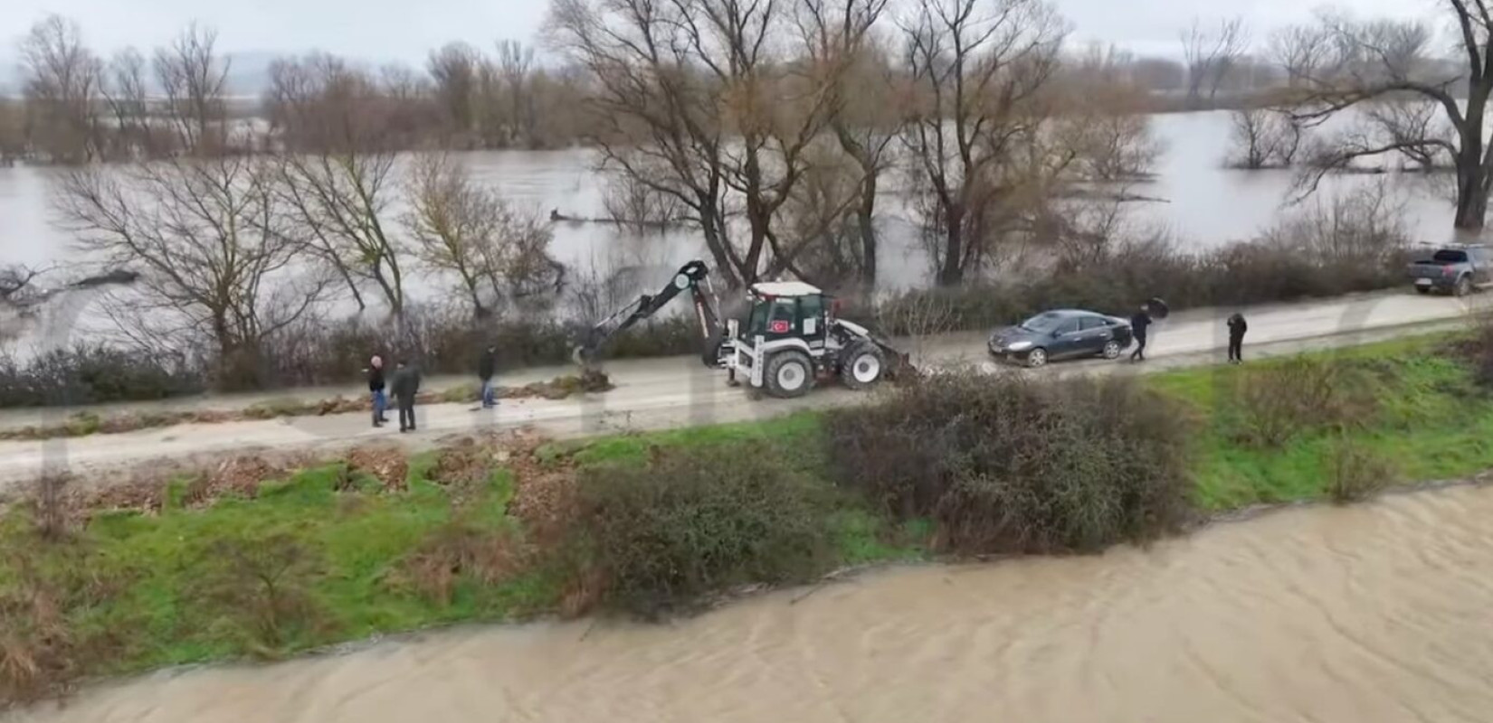 Έβρος: Πλημμύρισαν 100.000 στρέμματα - Έσπασαν αναχώματα σε Κορνοφωλιά και Μάνδρα