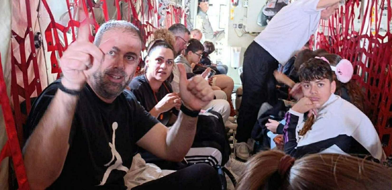 Μπάσκετ: Επιστρέφουν με C-130 οι 13 γονείς-συνοδοί της αποστολής μπάσκετ του Άρη (βίντεο)